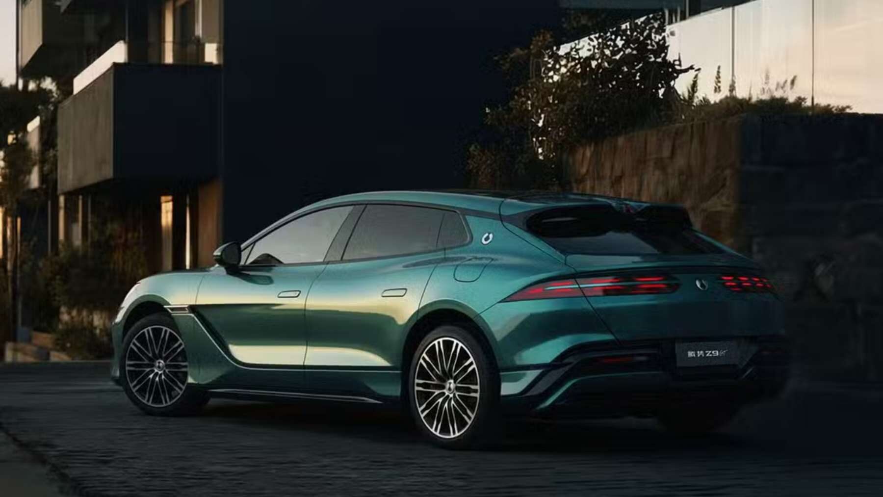 BYD se pone seria y lanza un eléctrico con 1.036 km de autonomía y una batería bestial por poco más de 40.000 euros