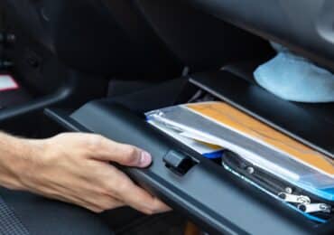 seguro coche guantera