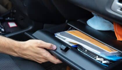 seguro coche guantera