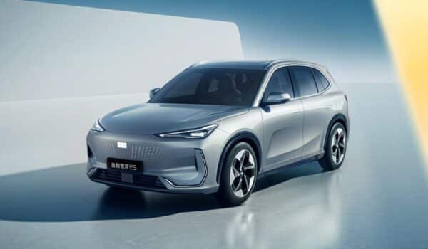 Geely E5 Fondo Estudio