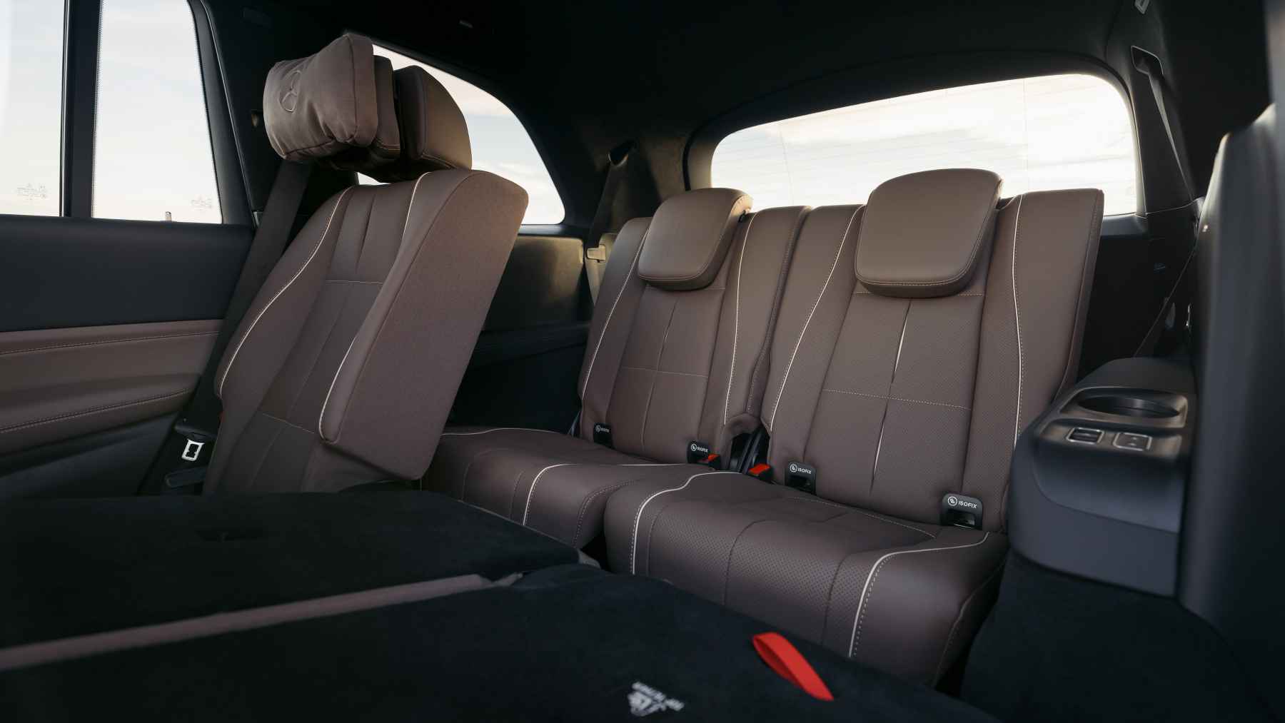 Este SUV en realidad es la versión de 7 plazas del Clase S, tiene 2.400 litros de maletero, 537 CV, y lujo por todas partes