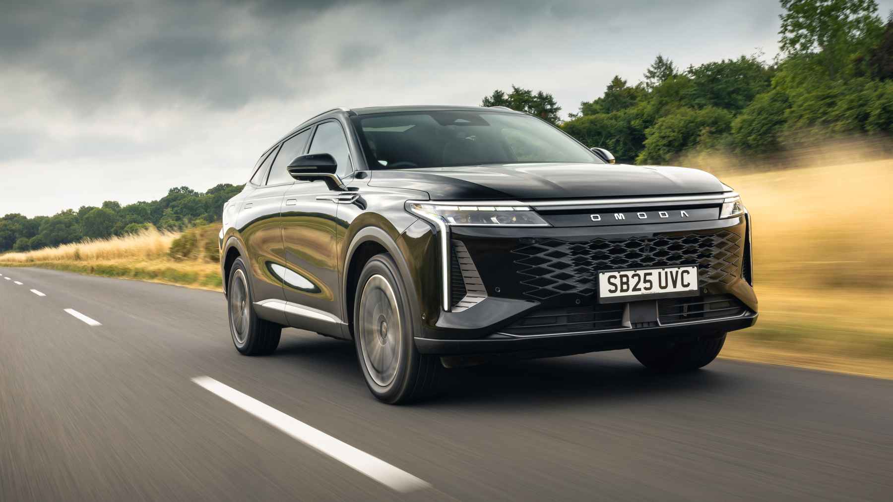 43.600 euros por 537 CV y tracción AWD: En China no se esperaban robarle clientes a Mercedes, BMW y Porsche pero se han equivocado, teniendo que enviar muchas más unidades a España