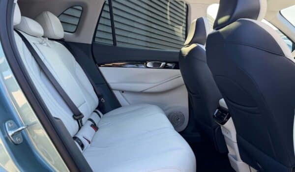 Plazas traseras Geely E5