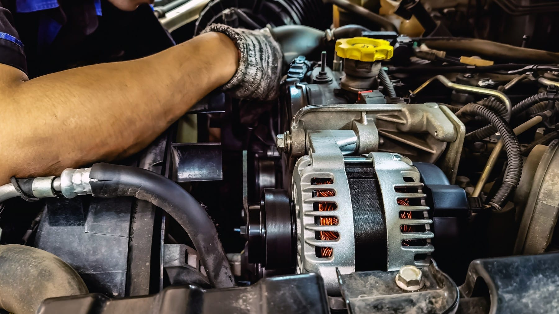 Alternador del coche: qué pasa cuando falla, síntomas y cuánto cuesta arreglarlo