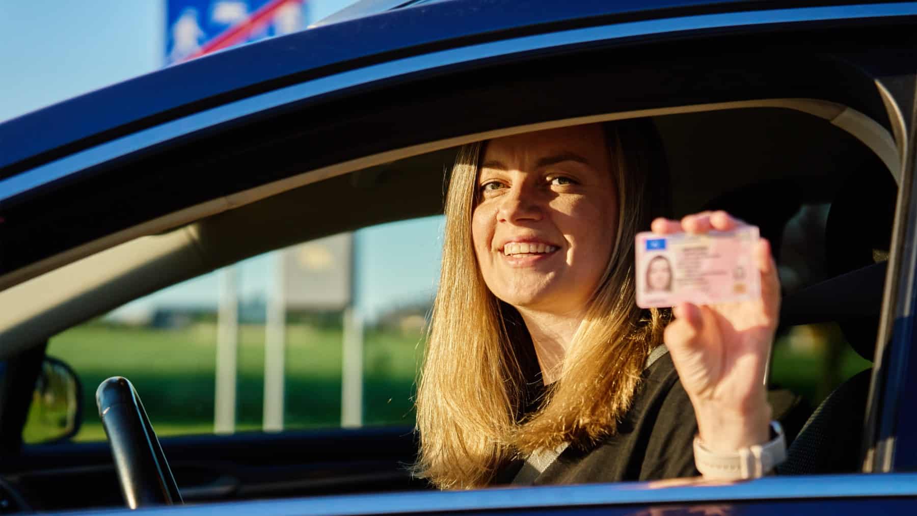 Renovar el carnet de conducir: cómo y dónde hacerlo, precios y documentación que te van a pedir