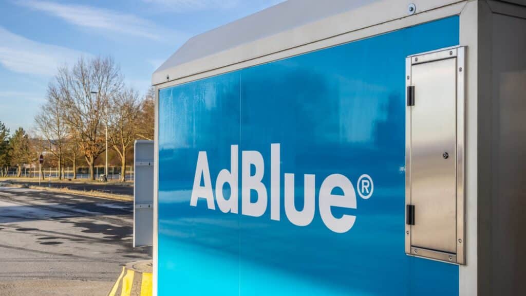 AdBlue: qué es, para qué sirve y por qué lo usan los diésel (y qué pasa si se agota)
