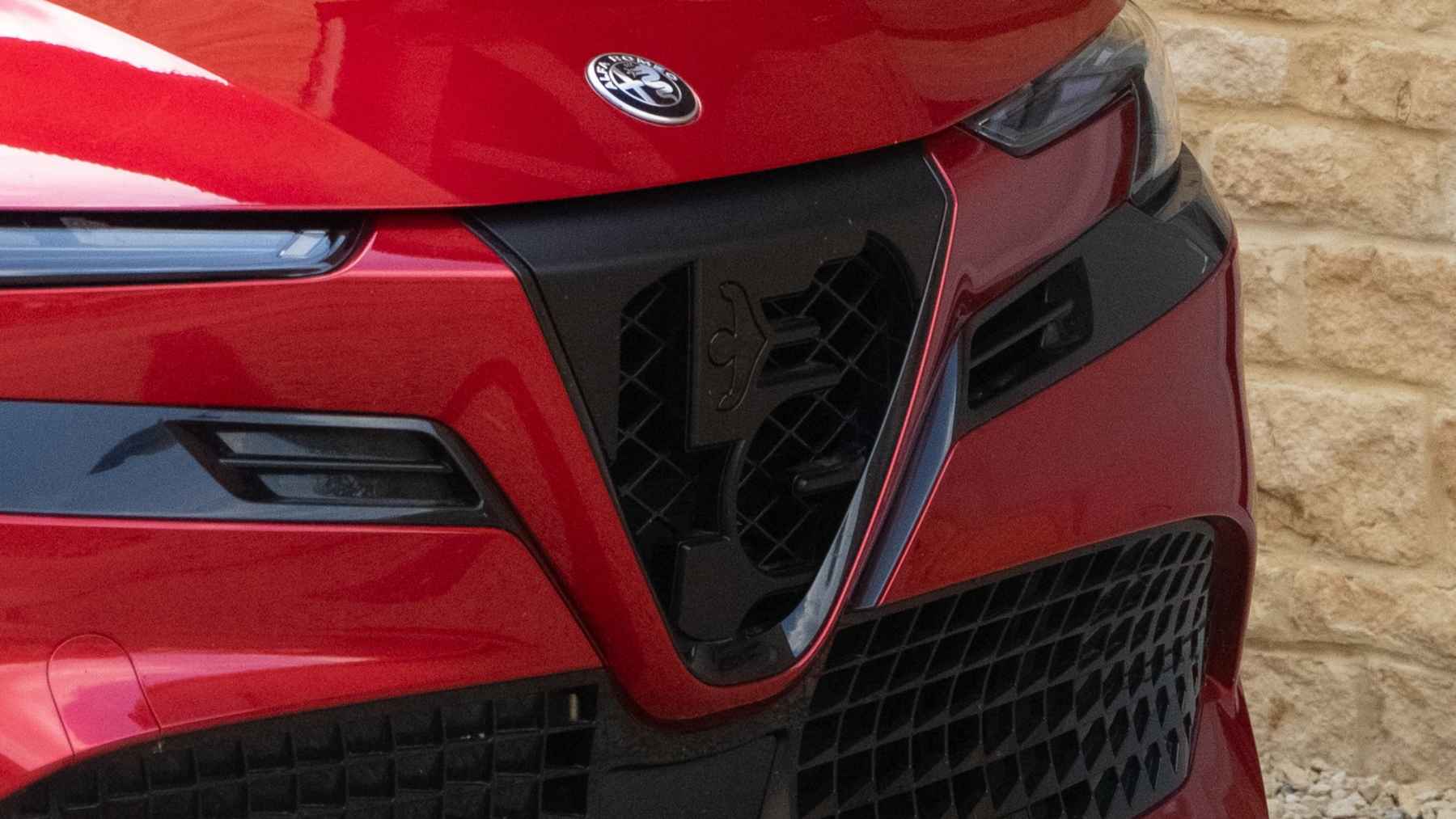 Lo que sabemos de los nuevo Alfa Romeo Giulia y Stelvio: Plataforma Stellantis, adiós a la icónica parrilla por culpa de Europa y una matrícula de tamaño normal en el frontal