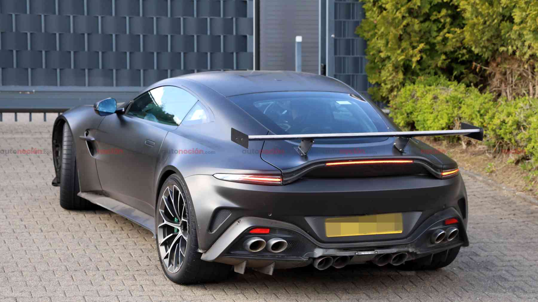 ¿Está Aston Martin desarrollando un Vantage RS o un AMR?: Lo que seguro que sabemos es que será mejor que lo que le dan a Fernando Alonso en la F1