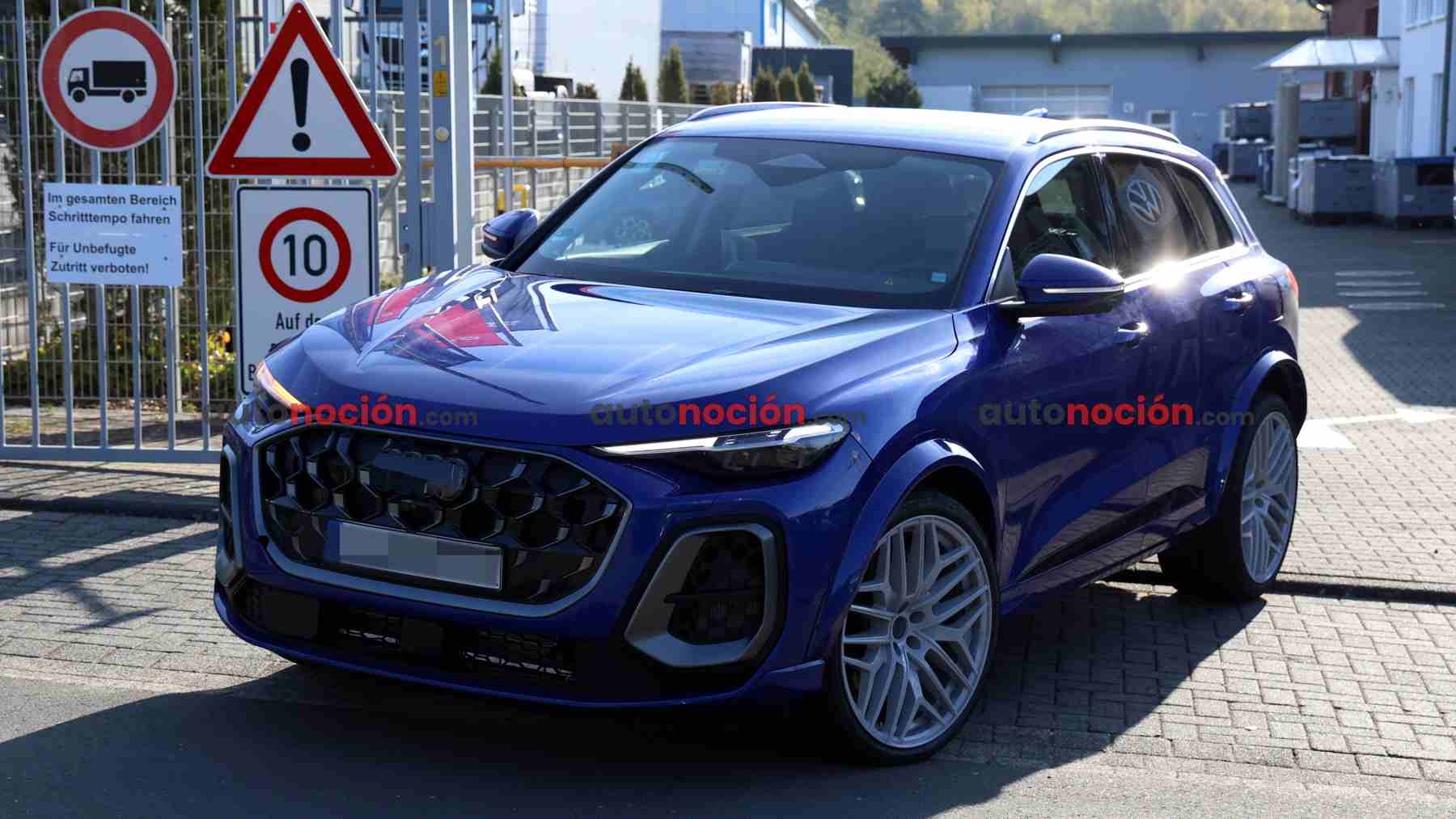 Nadie comprendía los SUV superdeportivos y ahora el Audi RS Q5 rueda disfrazado en Nurburgring antes de su presentación, podría superar los 600 CV… y es la peor pesadilla del Mercedes-AMG GLC