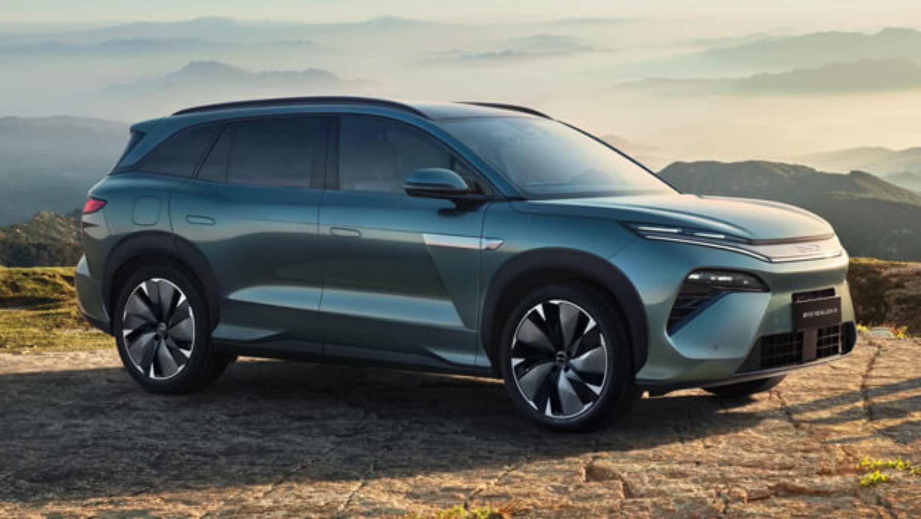 El BYD Sealion 08 le echa un pulso al Volvo EX90: más de 600 CV, hasta 7 plazas y carga rápida en 9 minutos