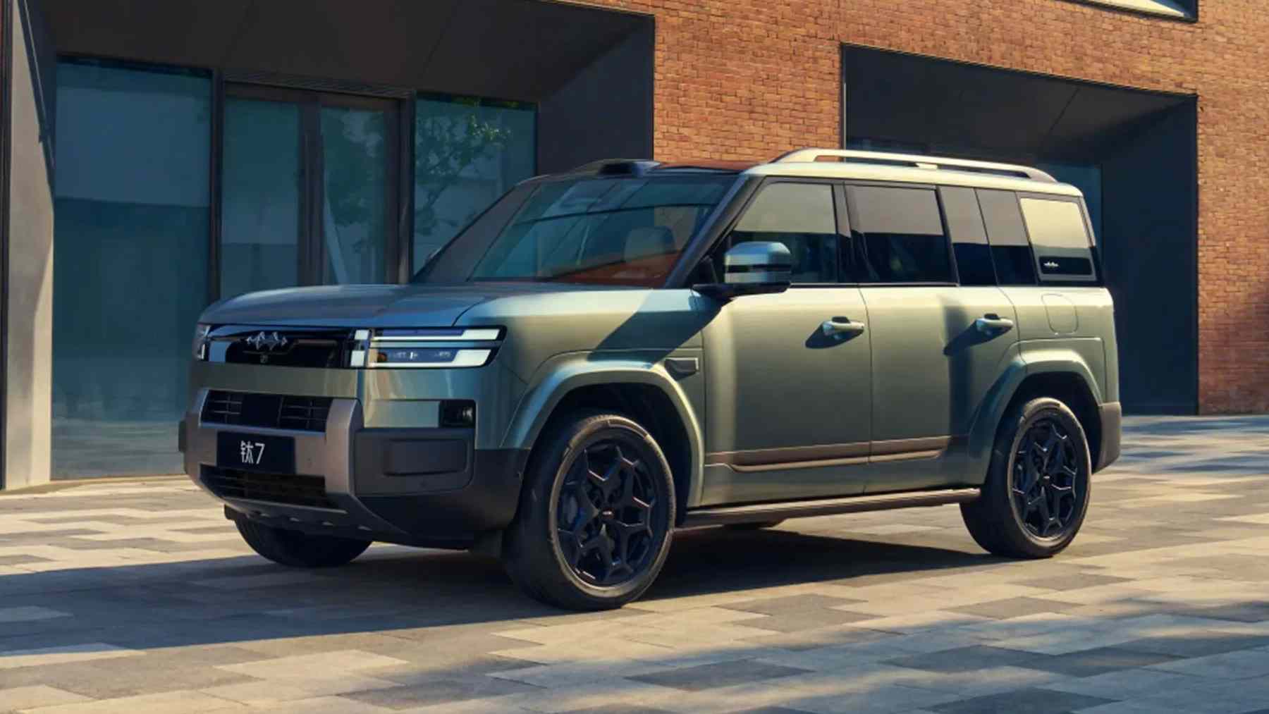 La colaboración más surrealista: BYD y KFC encuentran la solución para reducir el tiempo de espera a la hora de comer y cargar el coche en menos de 10 minutos