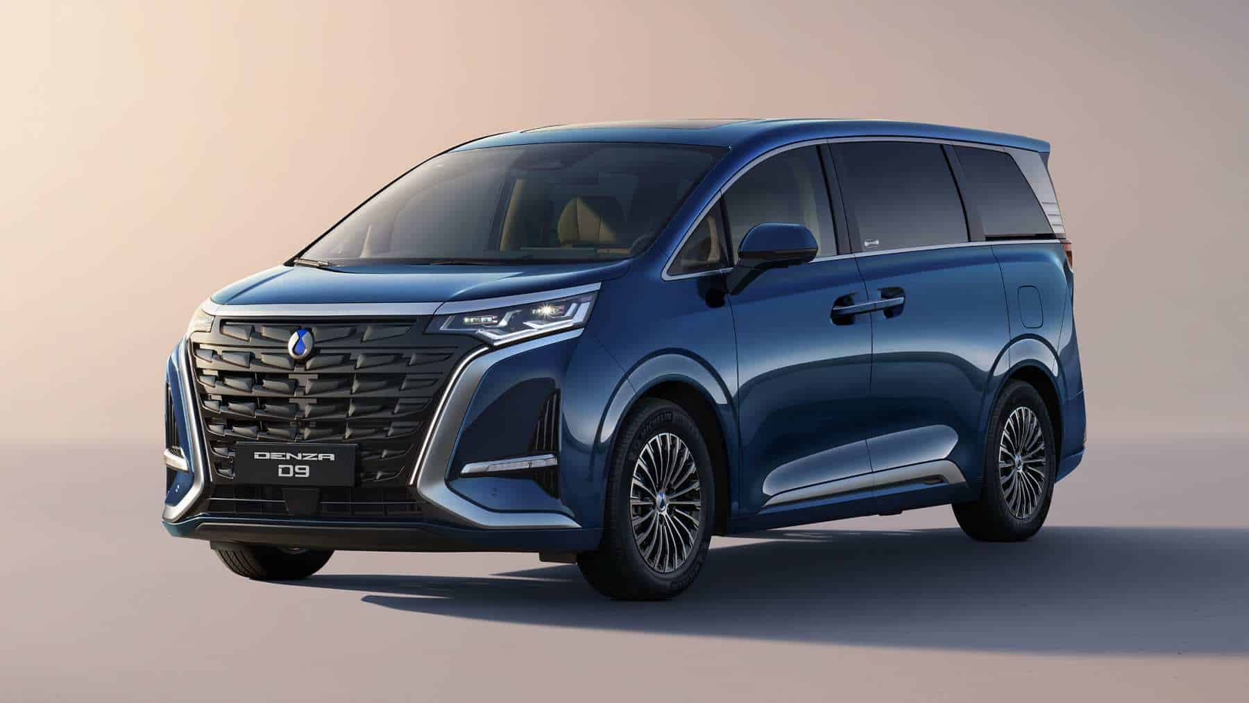 Viajo como un jeque en el Denza D9: asientos con masaje, nevera, casi de 1.000 km de autonomía y mucho más barato que un Mercedes Clase V