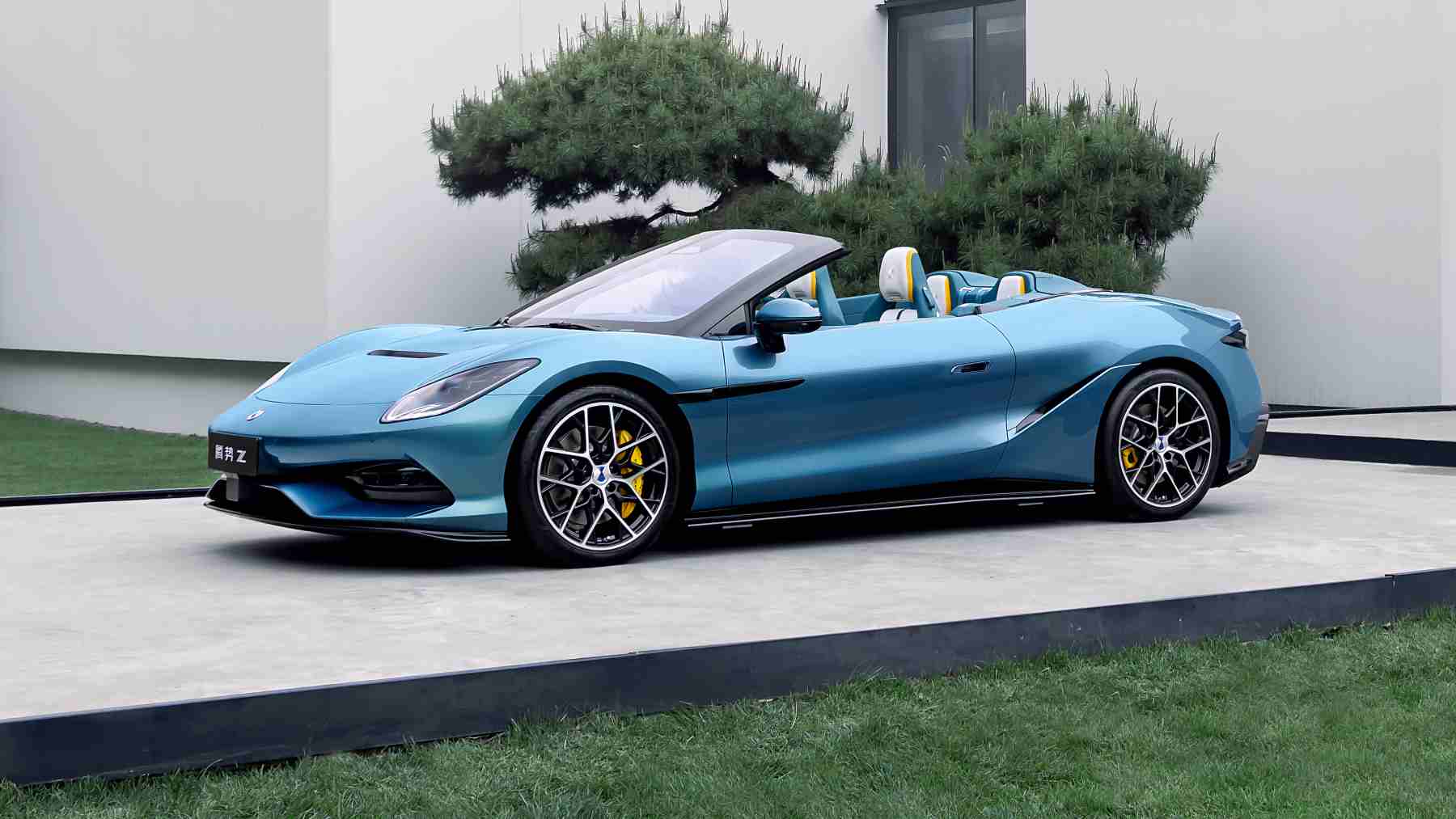 Deja de esperar a Elon: El Denza Z es el misil de 1.000 CV que pasa de 0 a 100 en menos de 2 segundos y te hará olvidar al Tesla Roadster