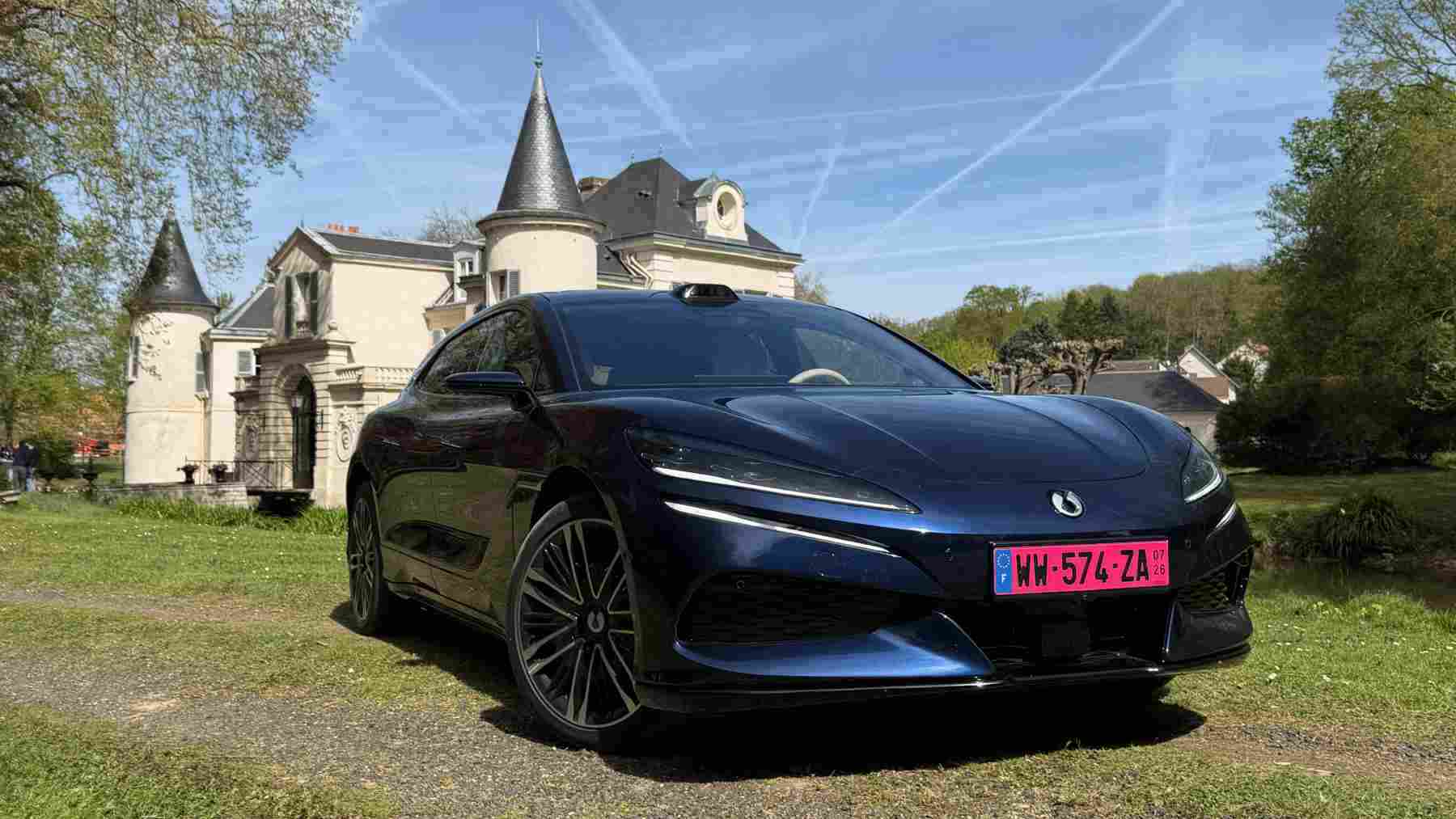 Acabo de probar el Denza Z9 GT… y Porsche, Mercedes y BMW tienen un serio problema con este chino: 1.156 CV, calidad de Rolls-Royce y la carga más rápida del mercado