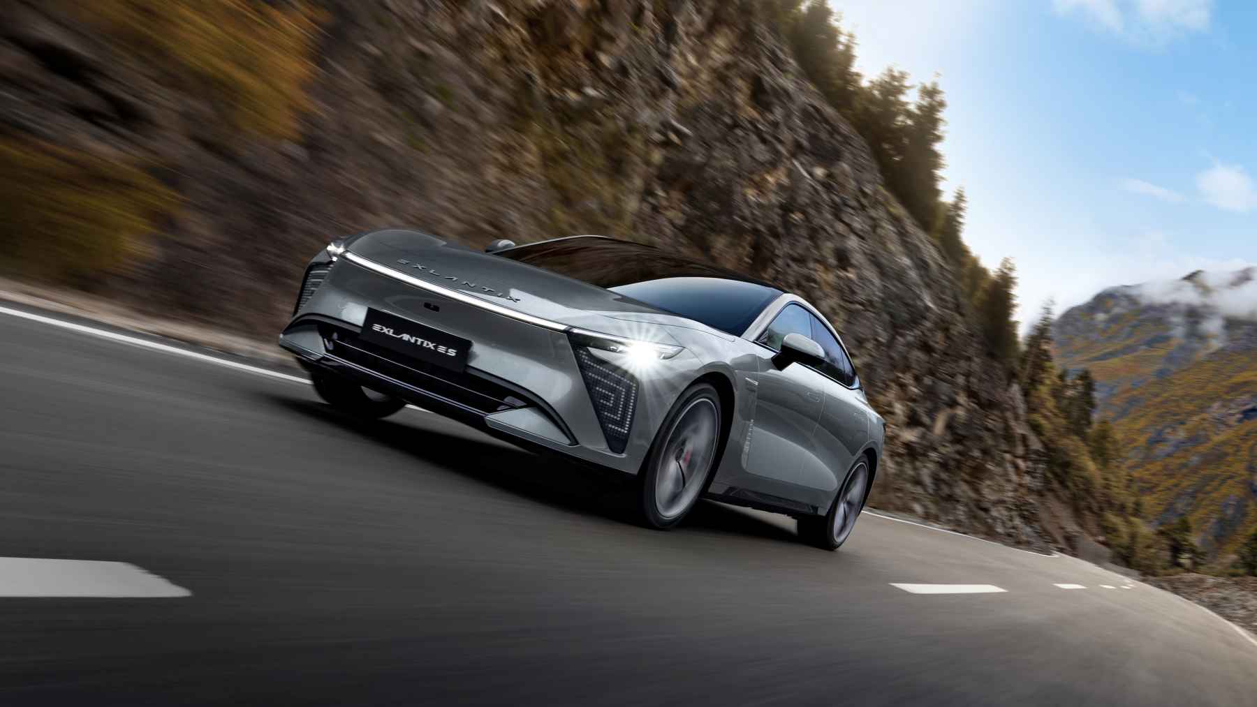 De los creadores de OMODA y JAECCO llega EXLANTIX, la premium que apunta a complicar la vida de BYD y su premium Denza pero que quiere rivalizar con Lexus y Mercedes