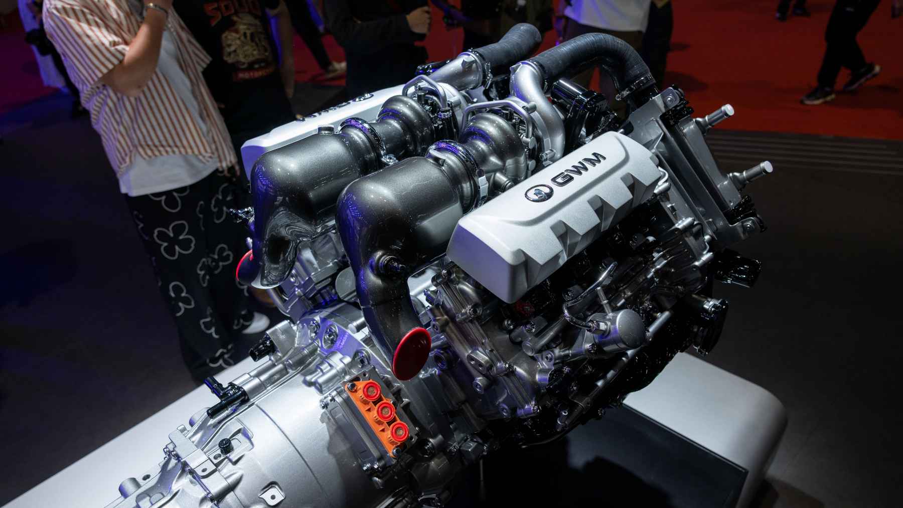 La salvación del motor V8 vendrá de China y esta marca que acaba de aterrizar en España lo traerá a Europa