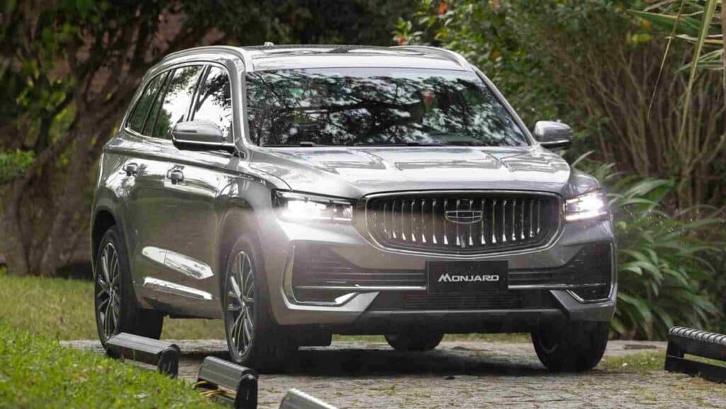 En China este SUV híbrido de los dueños de Volvo cuesta menos de 18.000 euros, firma un consumo de 4,75 l/100 km y tendría la etiqueta ECO: en España podría ser un éxito