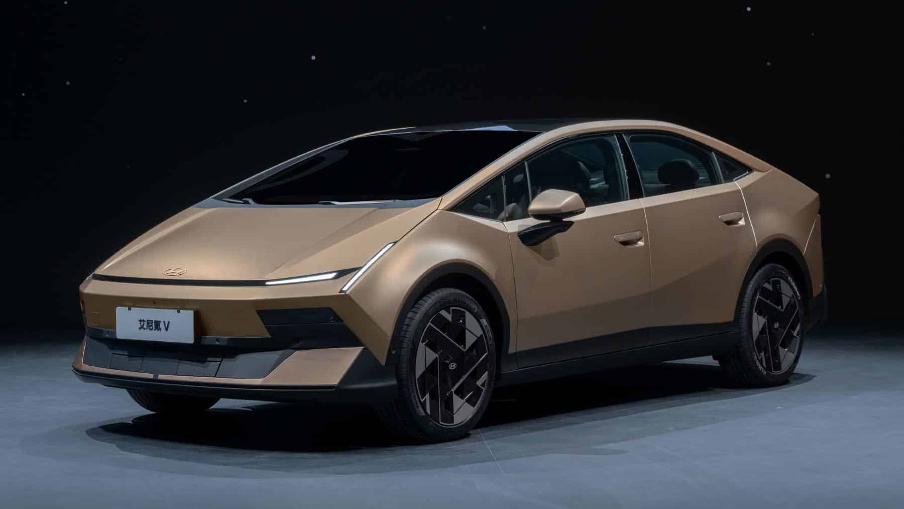 España se llena de coches eléctricos chinos y Hyundai responde con el IONIQ V: 600 km de autonomía y diseño de Lamborghini de los 80… pero hay un problema