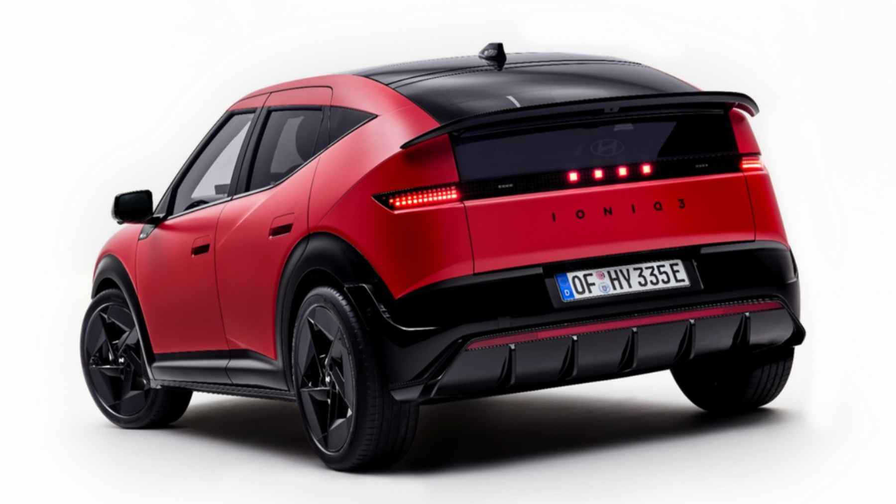 Se filtra el aspecto del IONIQ 3 horas antes de su debut. El modelo de Hyundai que faltaba entre Inster y Kona