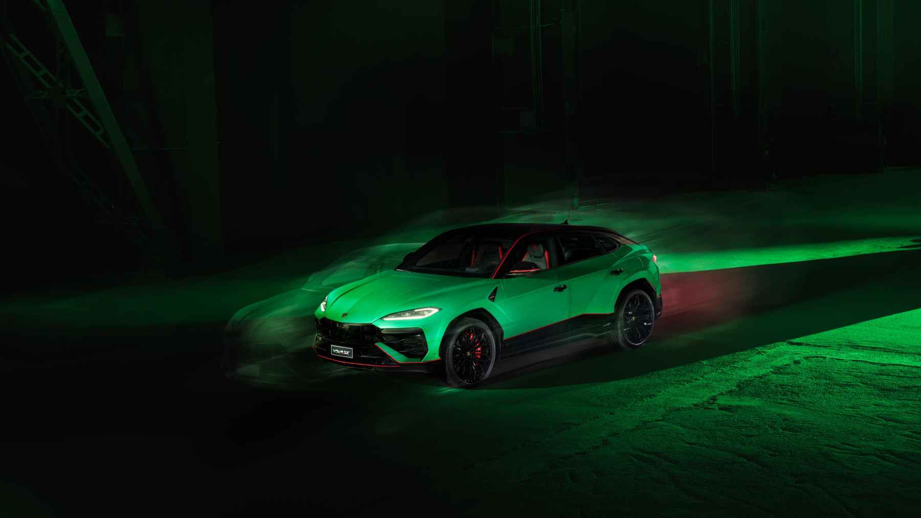 Un V8 biturbo de 4.0 litros con etiqueta ECO y 800 CV: El último SUV de Lamborghini es pura adrenalina aunque tenga un nombre que en España no suena nada bien