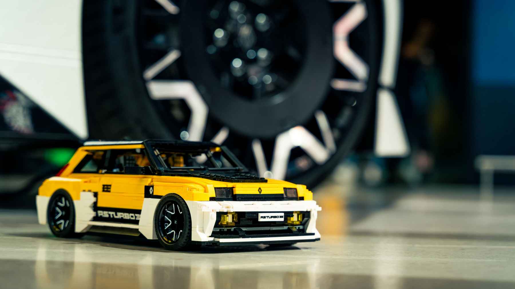 La magia de internet consigue que el Renault 5 Turbo 3E de LEGO continúe su camino para hacerse un producto oficial