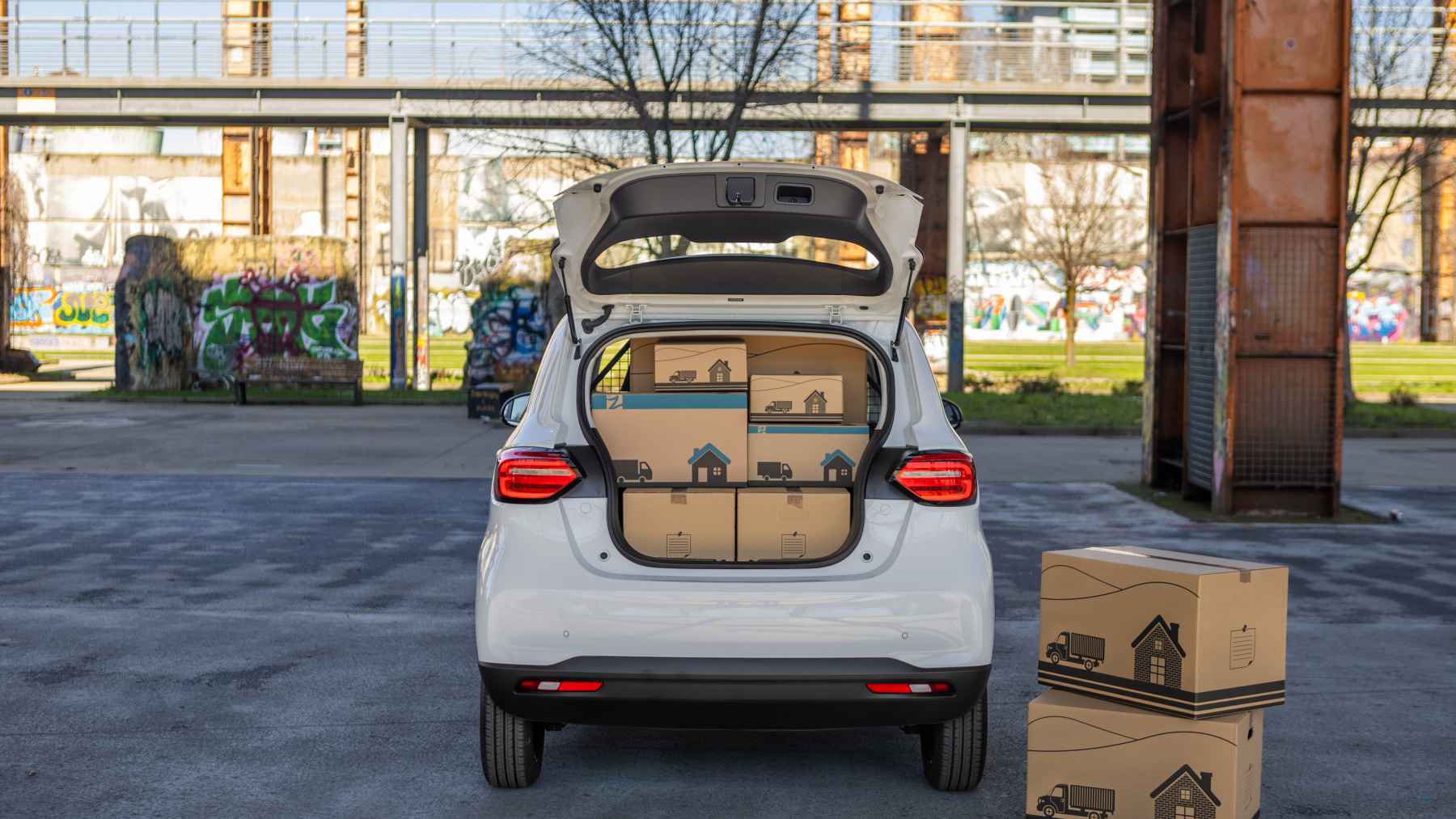 Stellantis y Toyota llevan años colaborando en comerciales pero ahora tienen un nuevo socio chino que llega con un pequeño comercial barato de 95 CV y 3,6 metros de largo con 657 litros de maletero