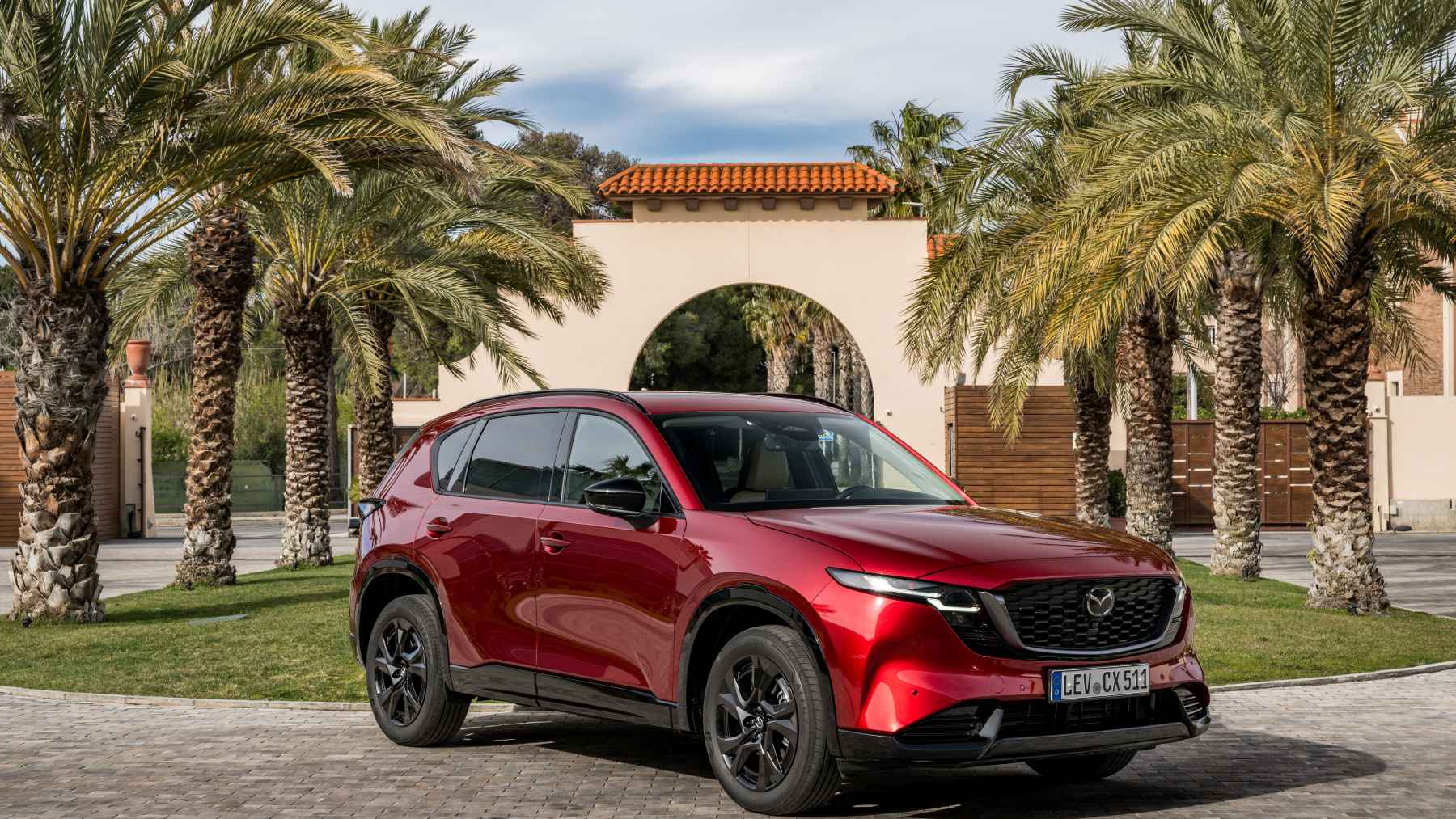 Motor 2.5 atmosférico, etiqueta ECO, tracción AWD y Google integrado: el Mazda CX-5 llega para demostrar que aún se puede ser mejor costando 29.995 €