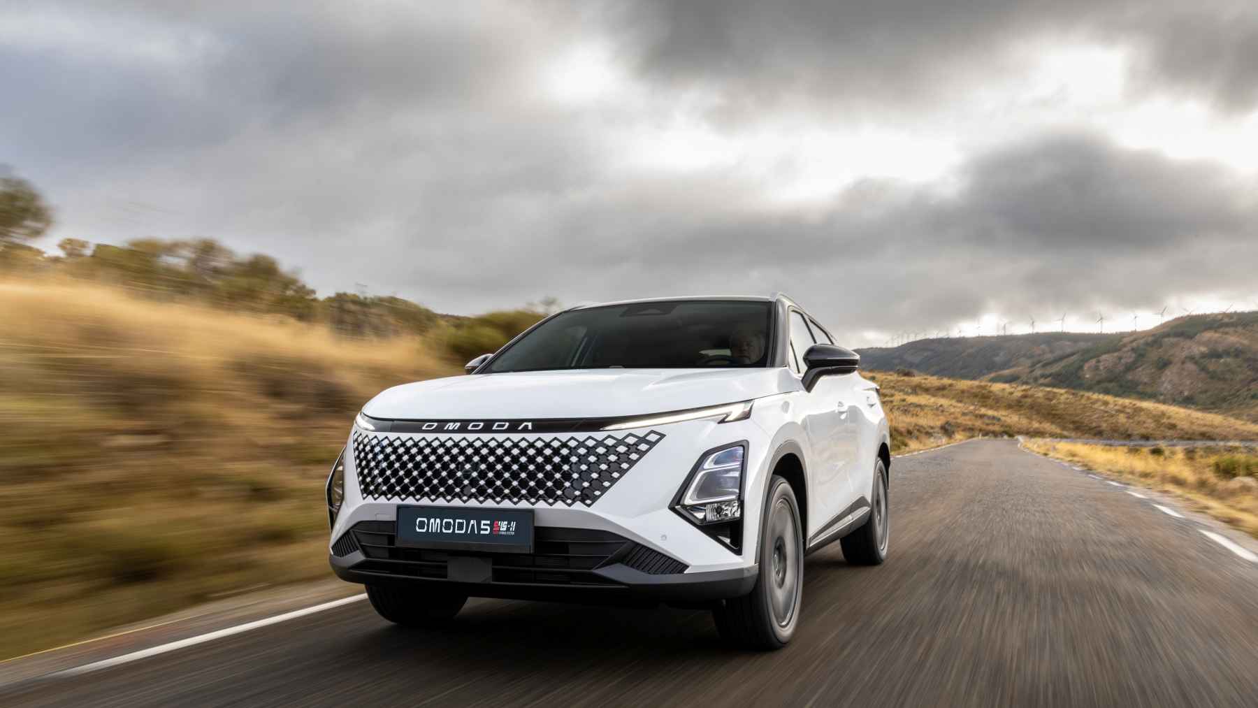 Toyota tiene un problema gordo: La chinas Chery y Geely giran hacia los híbridos con consumos de 2 litros a los 100 km en ciudad