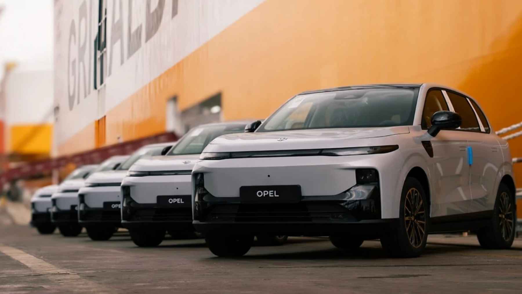 Stellantis quiere fabricar un modelo chino en Zaragoza y ponerle el logo de Opel y de Alfa Romeo. Tendrá un precio rompedor