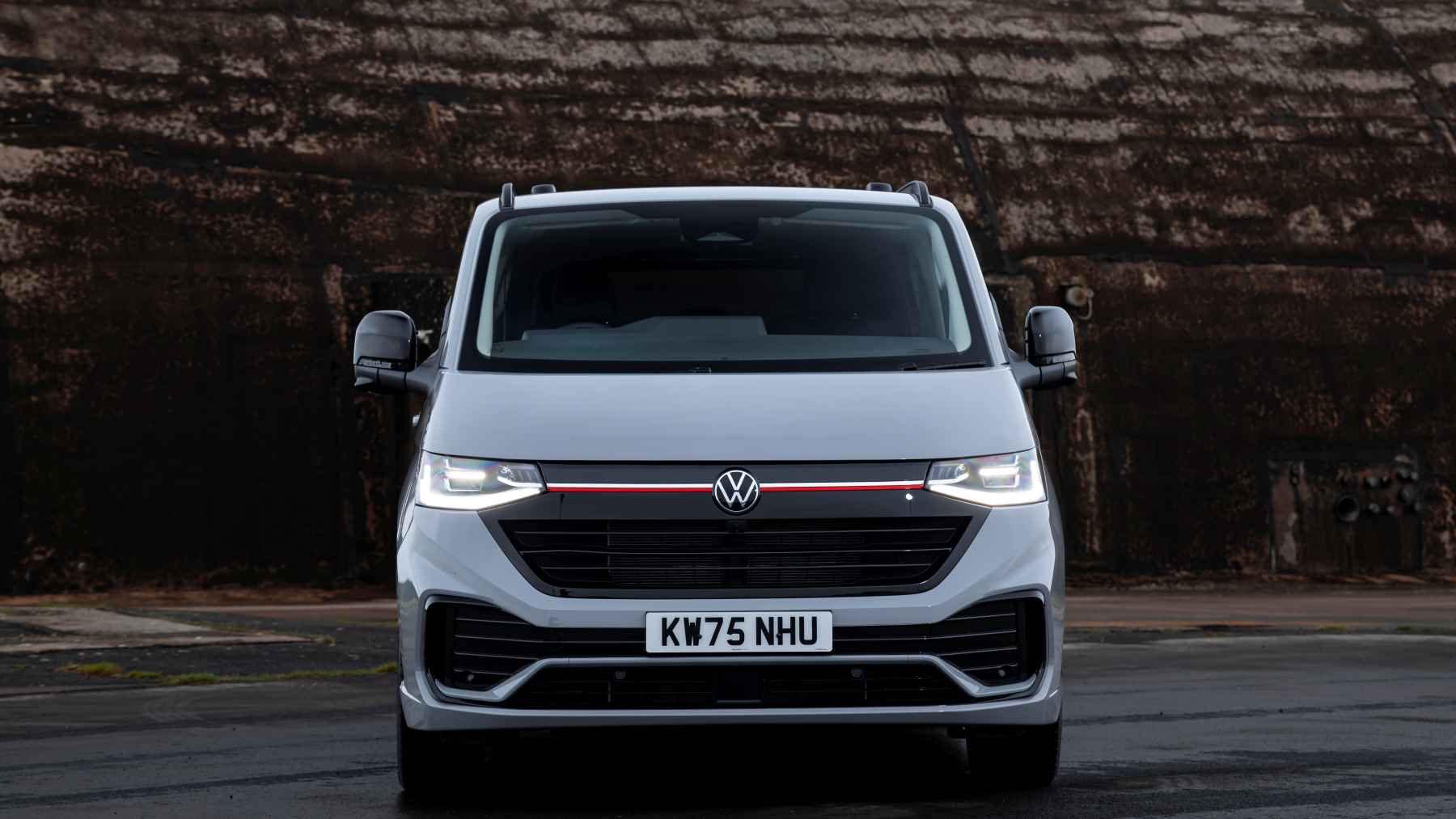 La furgoneta más GTI de la historia ya está aquí y te hará dudar entre Golf y Transporter