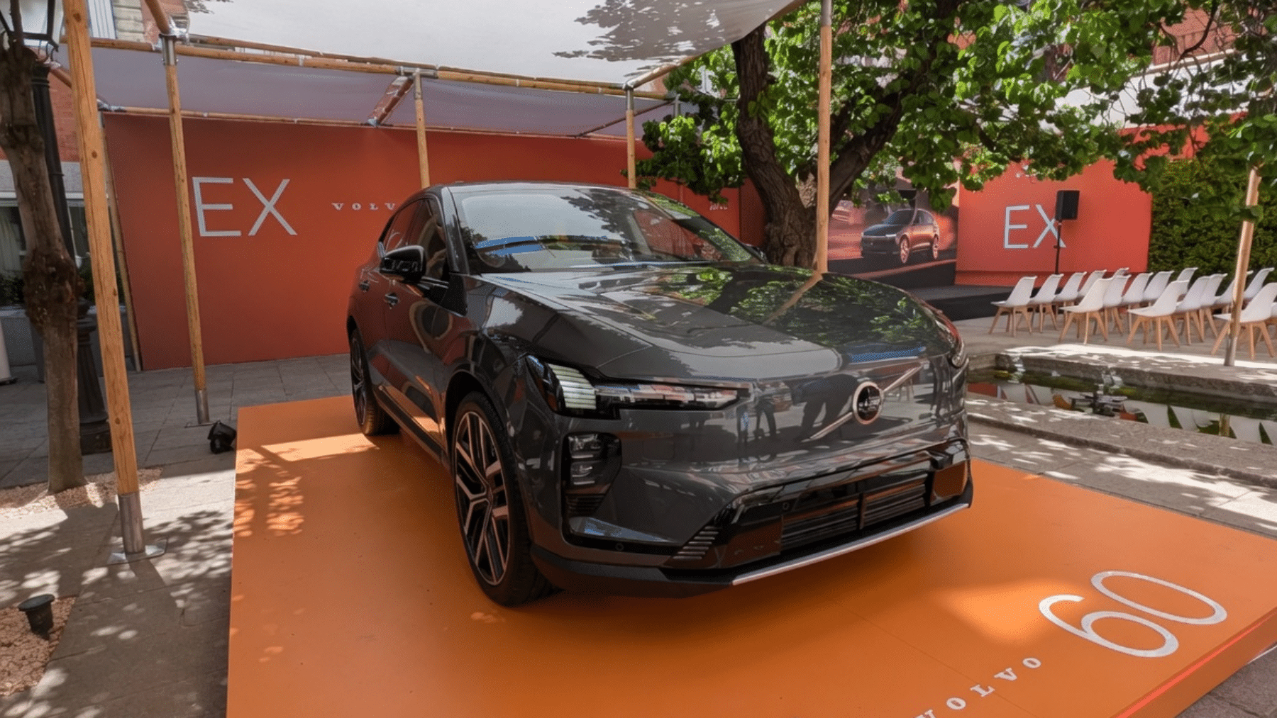 Acabo de conocer al Volvo EX60: Desde 64.900 €, hasta 680 CV y 810 km de autonomía. Así es el SUV que ha obligado a la marca a ampliar la producción por su elevada demanda