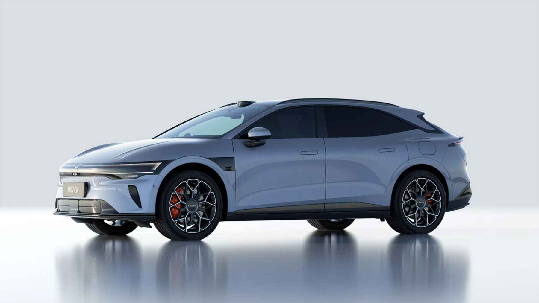 Los dueños de Volvo lanzan este coche que carga en 10 minutos, tiene más de 900 km de autonomía y acelera de 0 a 100 km/h en menos de 3 segundos pero cuesta menos que un Toyota Corolla