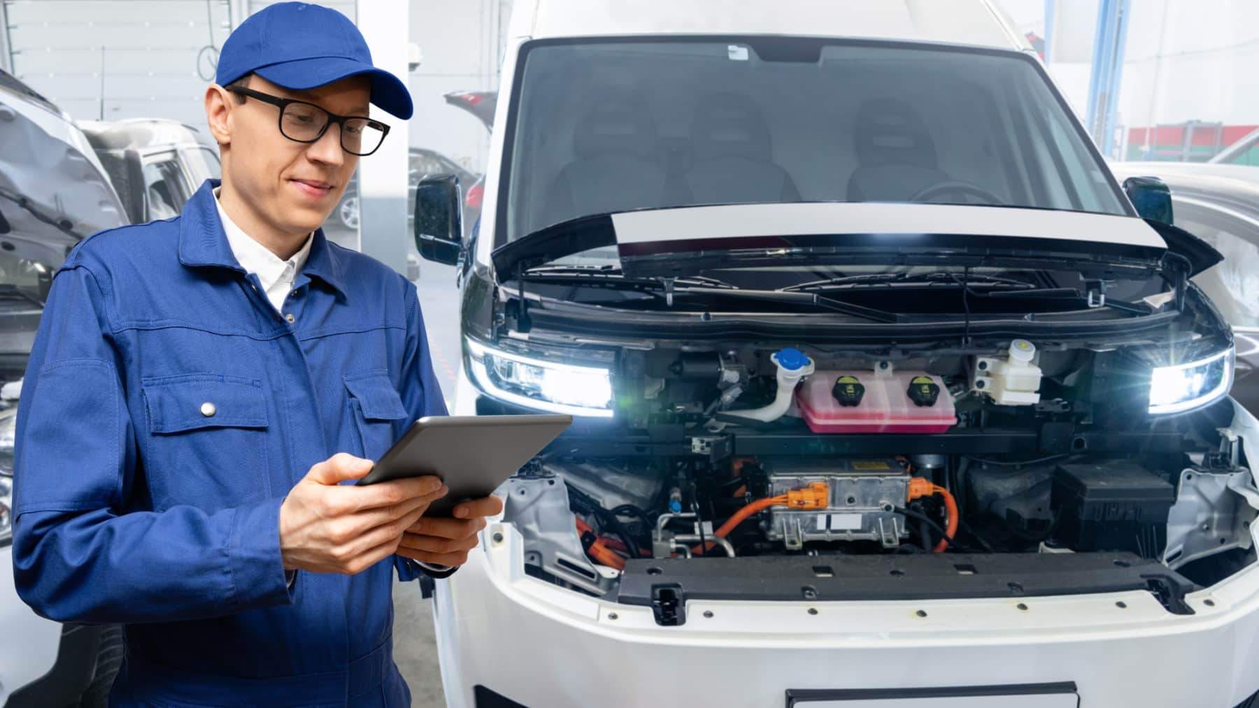 Ficha técnica del coche: qué es, cómo conseguirla, qué datos lleva y qué significan sus códigos