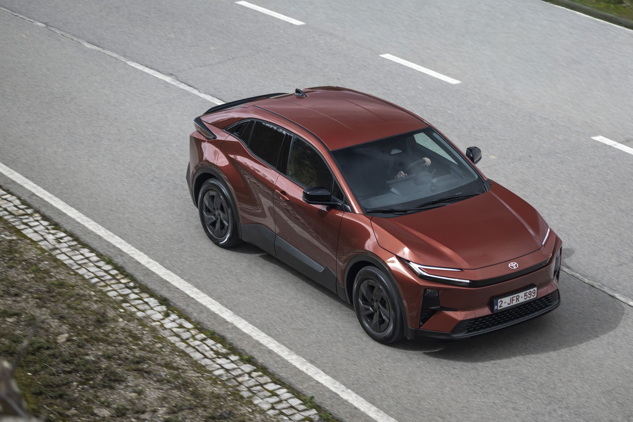La gasolina no da tregua y el mercado español estalla: las ventas de coches eléctricos suben más de un 40% en abril y la tendencia sigue mes a mes en aumento