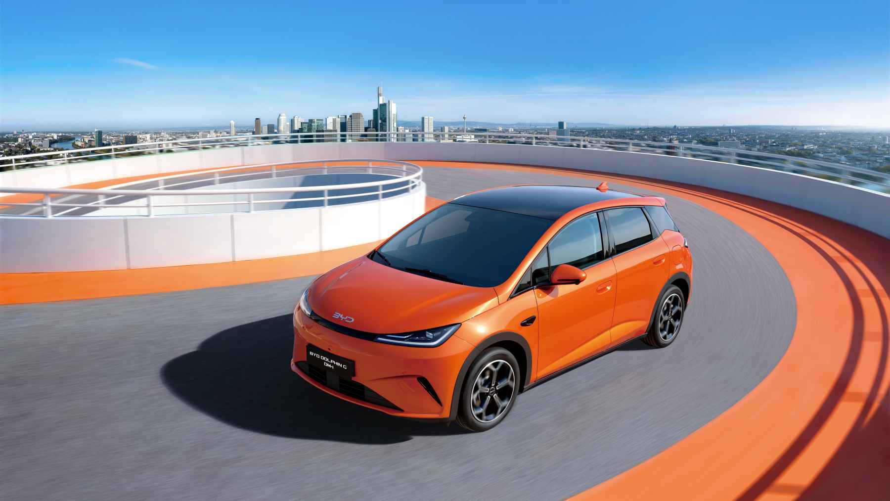 Más de 1.000 km de autonomía en poco más de 4 metros y un modo EV muy capaz: El BYD Dolphin G DM-i llega a España para hacerle la vida imposible a Toyota