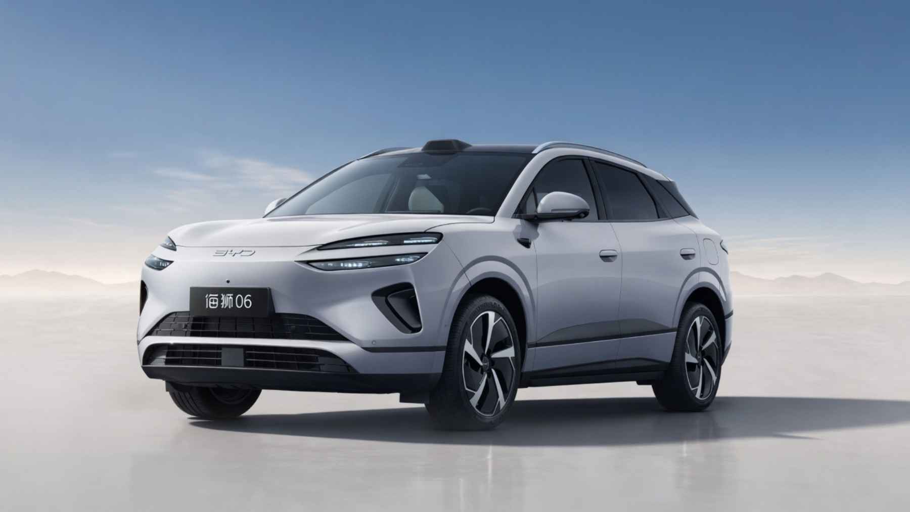 1.845 km de autonomía, 310 km eléctricos y un consumo de 3,3 l cada 100 kilómetros: BYD lanza el Sealion 06 DM-i