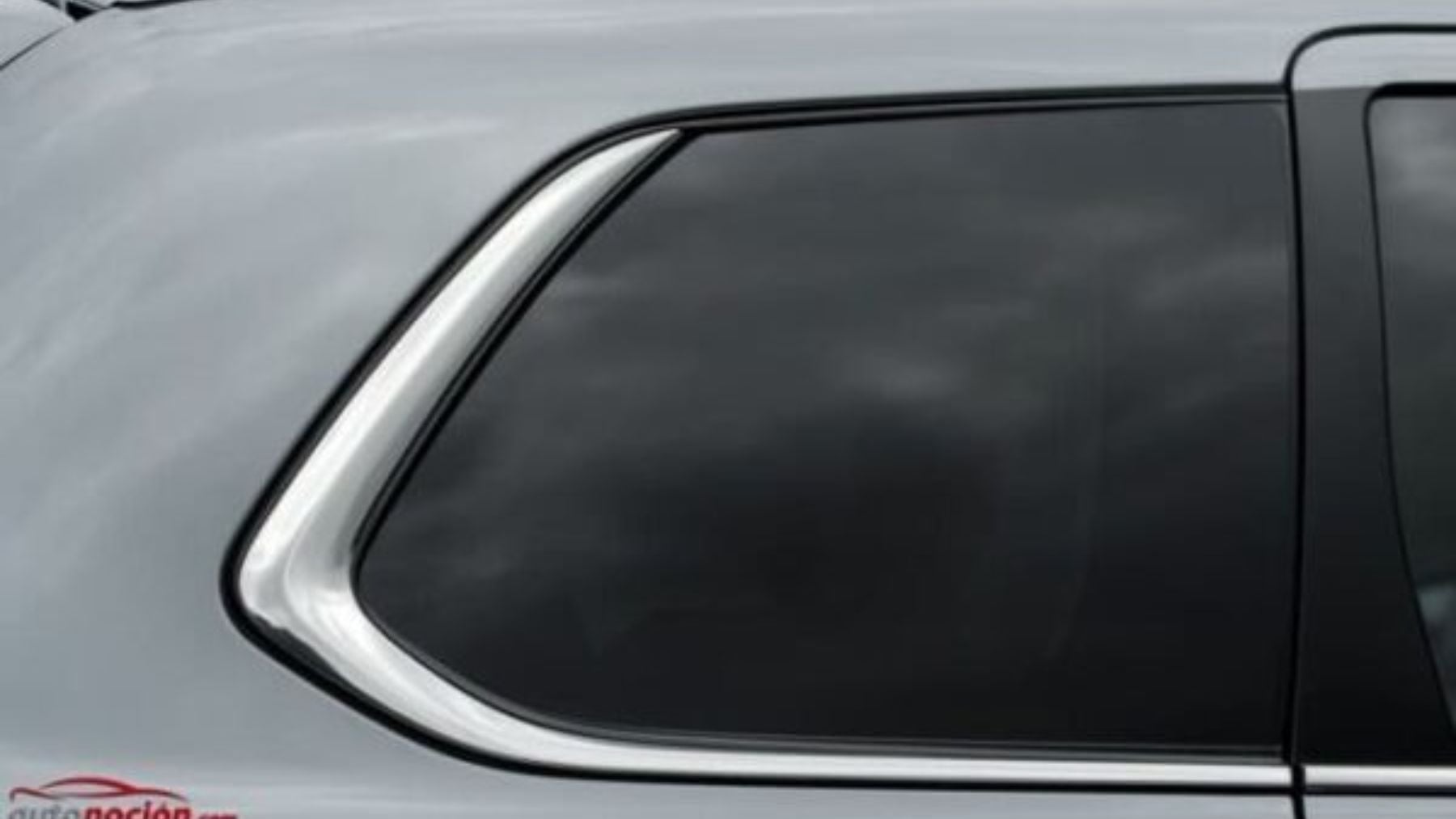 Tintar los cristales del coche: precio, homologación, cuánto dura y qué lunas se pueden tintar