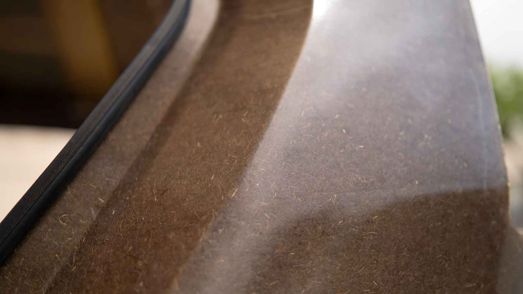Adiós al aluminio o a la chapa de acero: abre en España una fábrica única que creará las primeras carrocerías de fibra de lino “Made in Spain”, 98% reciclables y un 50% más ligeras