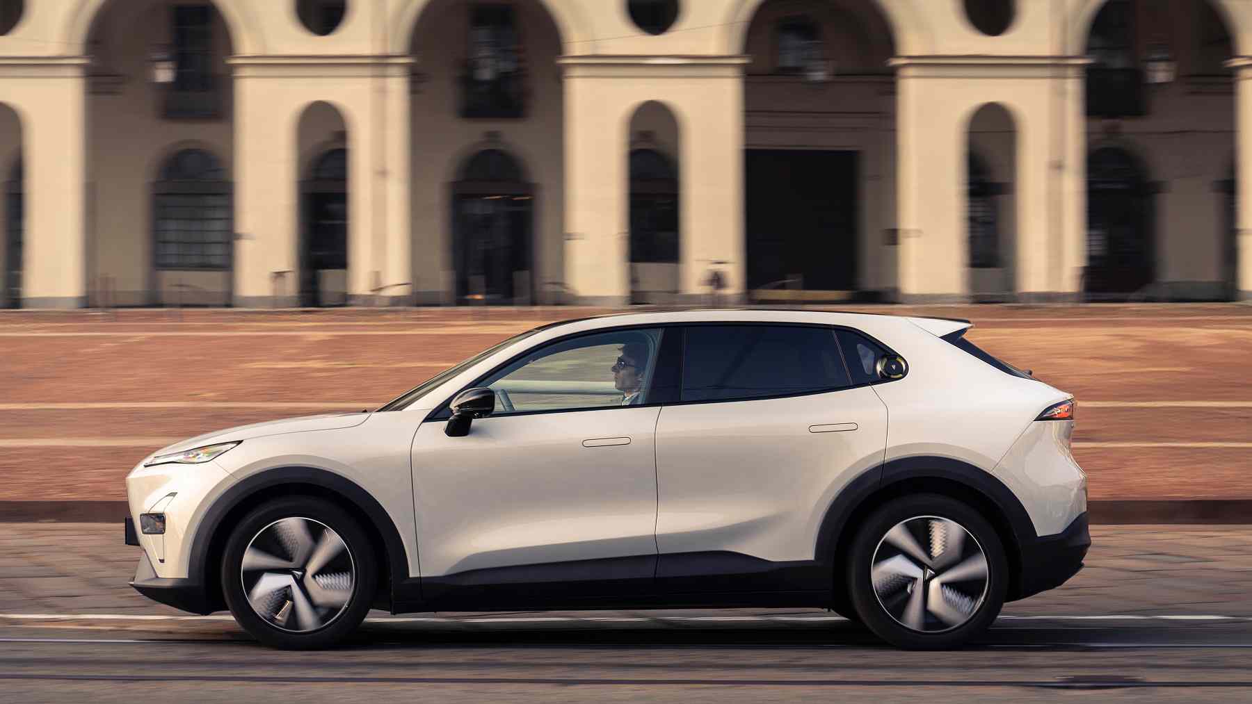 La oferta del Changan Deepal S05 rebaja su precio casi 7.000 euros y coloca al SUV eléctrico a precio de Peugeot 2008: te cuento si hay trampa después de investigar su letra pequeña