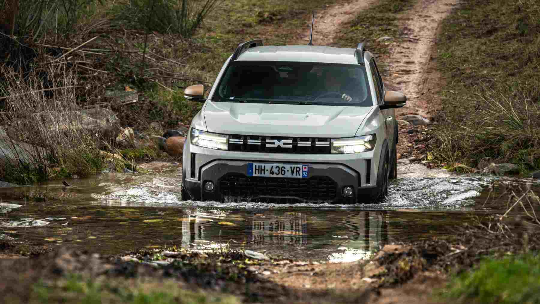 Dacia Duster vs MG ZS: motor híbrido, bajo consumo y etiqueta ECO por menos de 30.000 euros ¿con cuál quedarse?