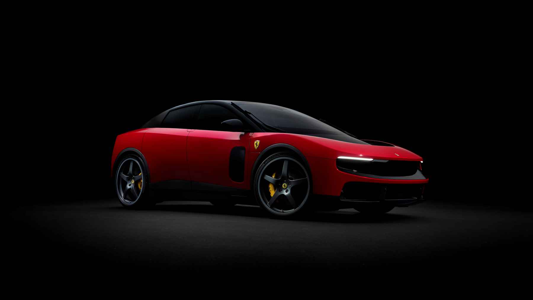 Ferrari fulmina al director de marketing tras el lanzamiento del Luce: el primer eléctrico de la marca ha sido un fracaso ante la opinión pública y las redes