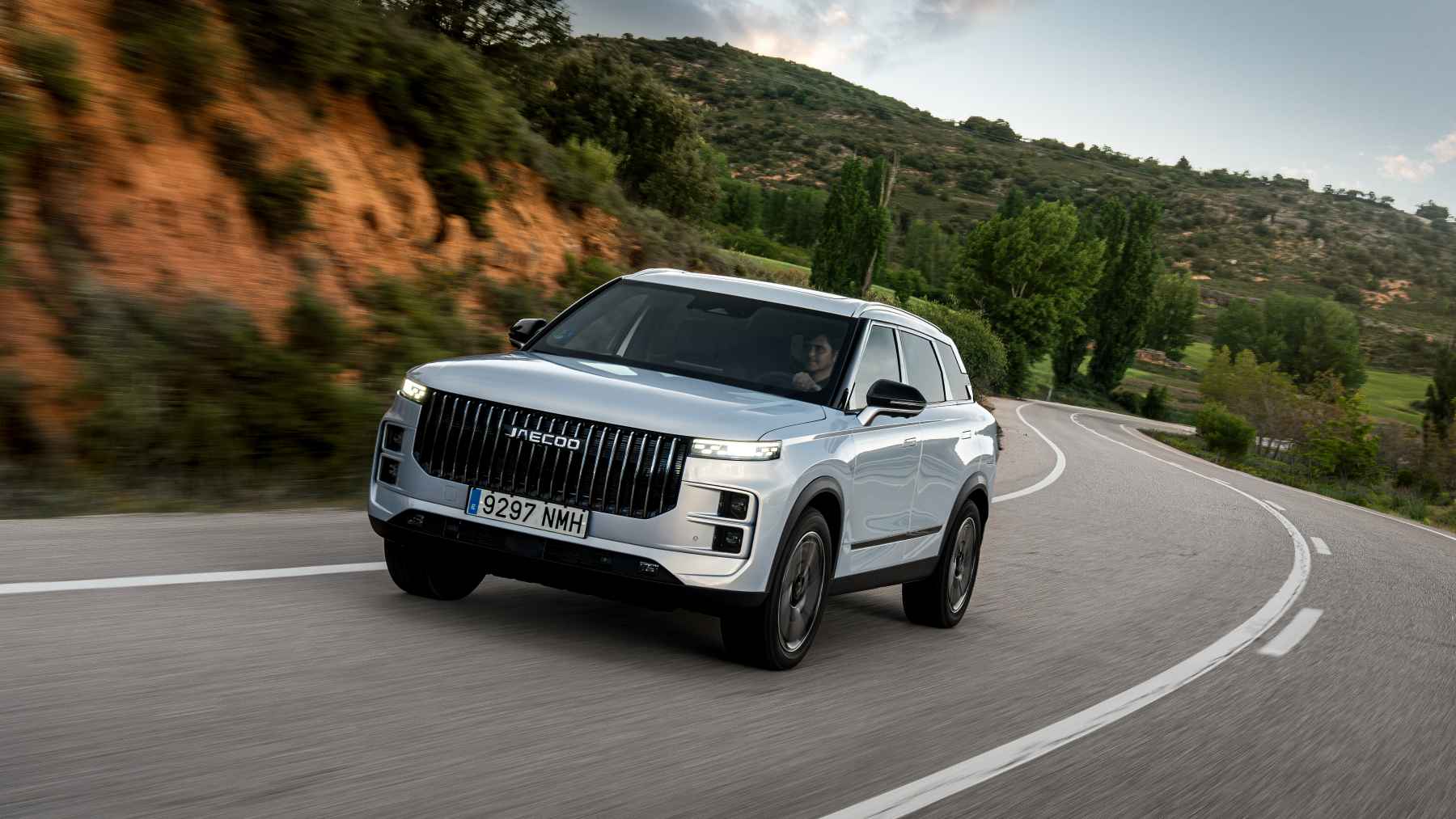 Primero golpearon a los eléctricos chinos y ahora la UE se prepara para ponérselo más difícil a los híbridos enchufables chinos: BYD Seal U, Atto 2 y Jaecco 7 los más afectados