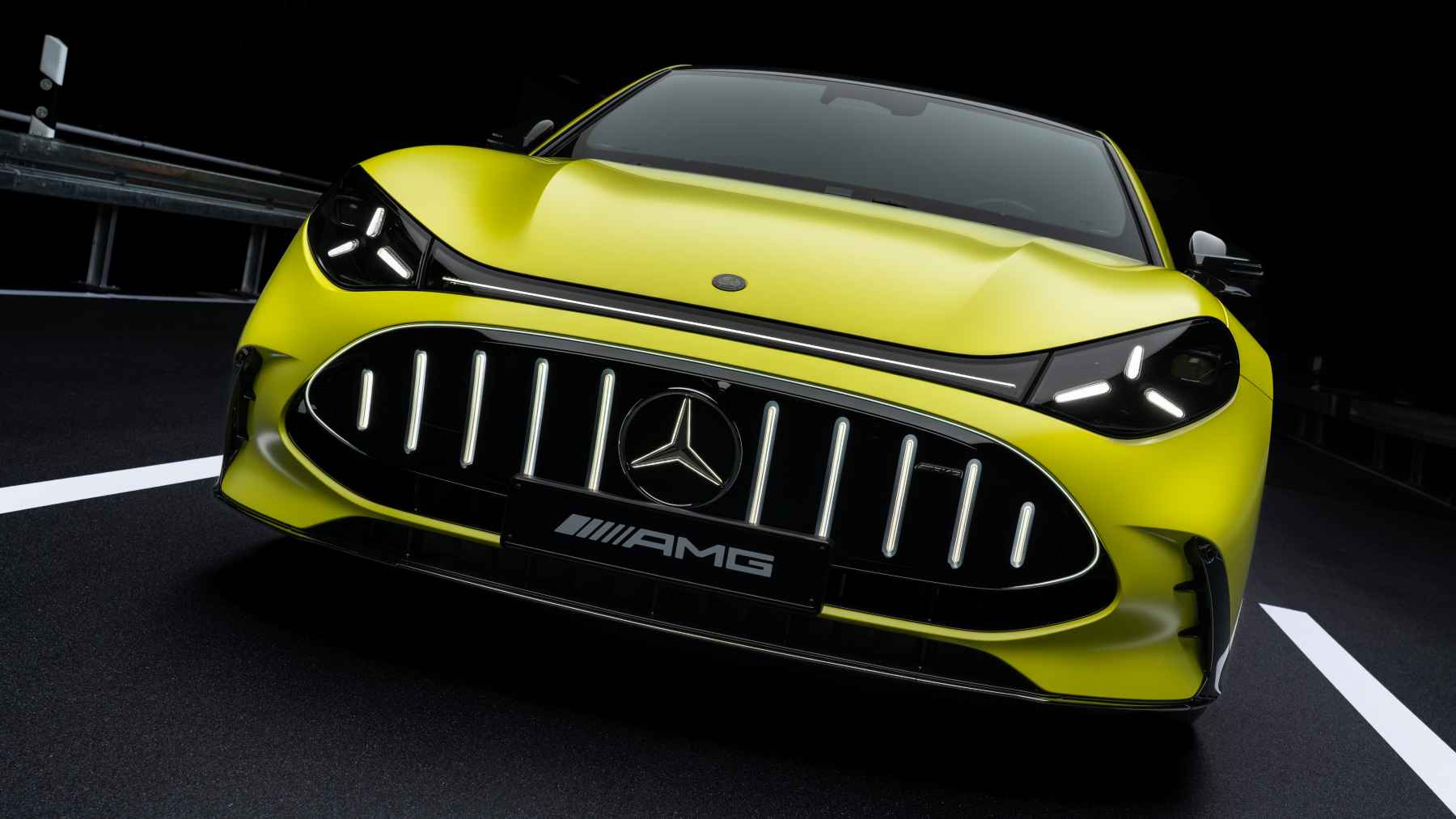 Mercedes se desangra en China, nadie quiere sus modelos de combustión y mucho menos sus eléctricos: caídas del 34,9% en las ventas