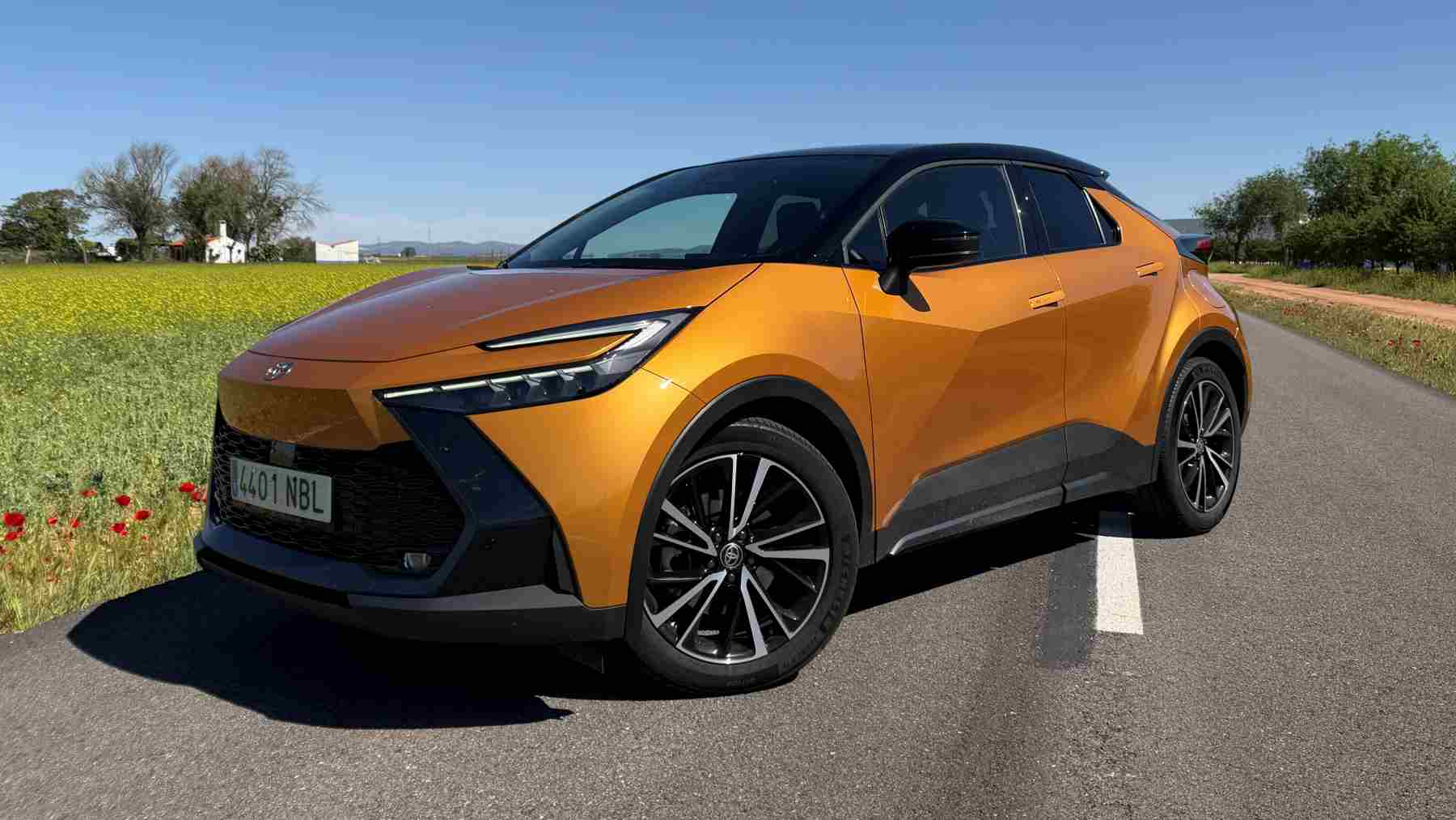 Prueba y opinión Toyota C-HR Híbrido enchufable: con mucho equipamiento de serie, etiqueta Cero y un equilibrio en carretera digno de un superventas