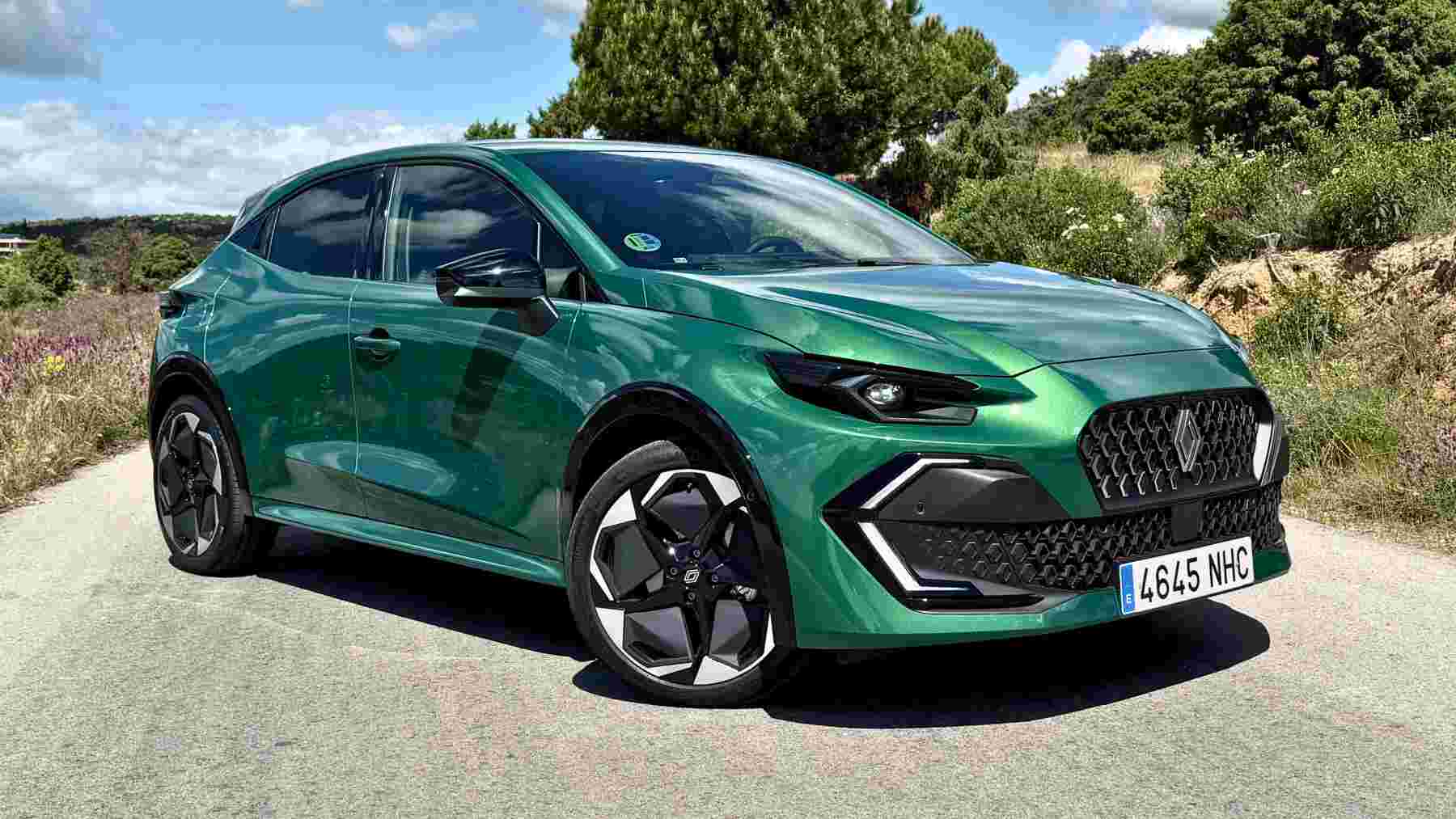 Prueba Renault Clio híbrido: menos de 4 litros a los 100 de media, 160 CV y un diseño rompecuellos para el urbano francés que quiere hacer temblar al Toyota Yaris
