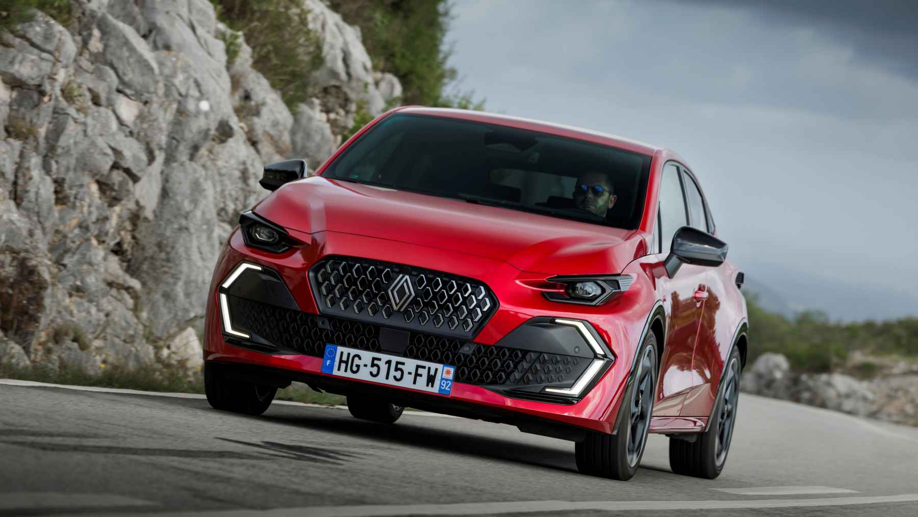 En China preocupados por la autonomía de sus SUVs híbridos y va Renault y anuncia un Clio Eco-G 120 CV EDC con 89 litros de capacidad de depósitos, 1.450 km de autonomía y etiqueta ECO