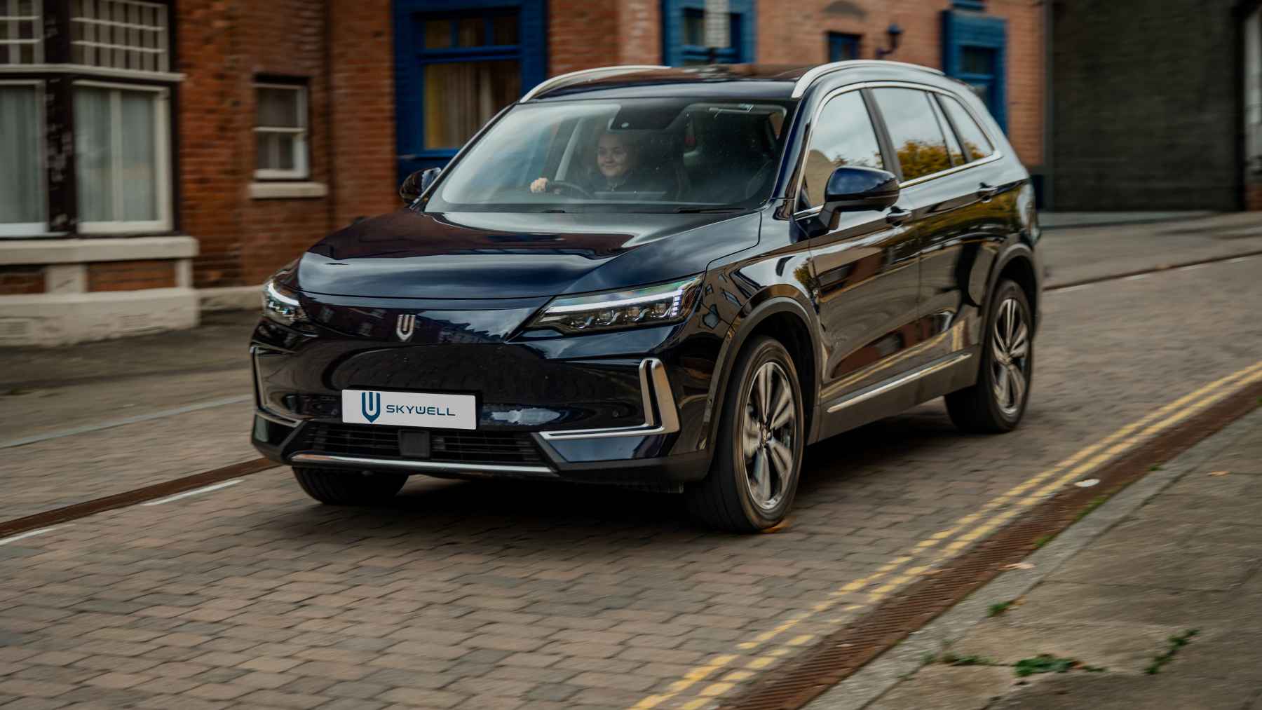 Esta marca china llegó a España prometiendo de todo y a día de hoy ha cerrado sus oficinas y ha desaparecido del mapa: Skywell deja ver los peligros de comprar un coche chino recién llegado