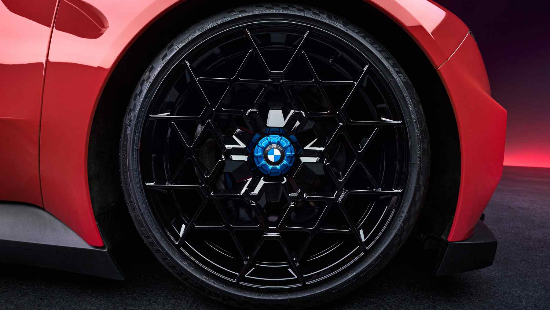 BMW anuncia una caída de beneficios superior al 60%, se desploma en bolsa y no es la única europea en la cuerda floja