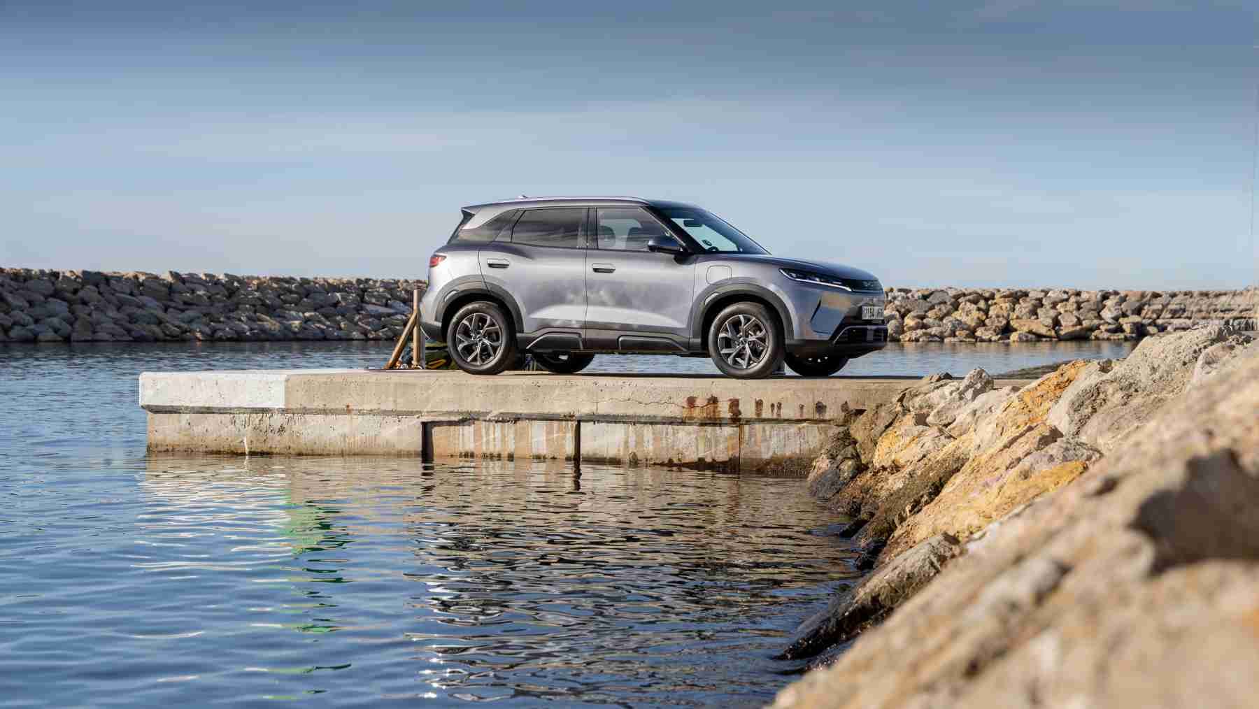 Récord histórico de BYD en España: sus ventas se disparan más de un 130% y el coche más vendido es este SUV compacto con motor híbrido enchufable que está de oferta y cuesta menos de 20.000 euros