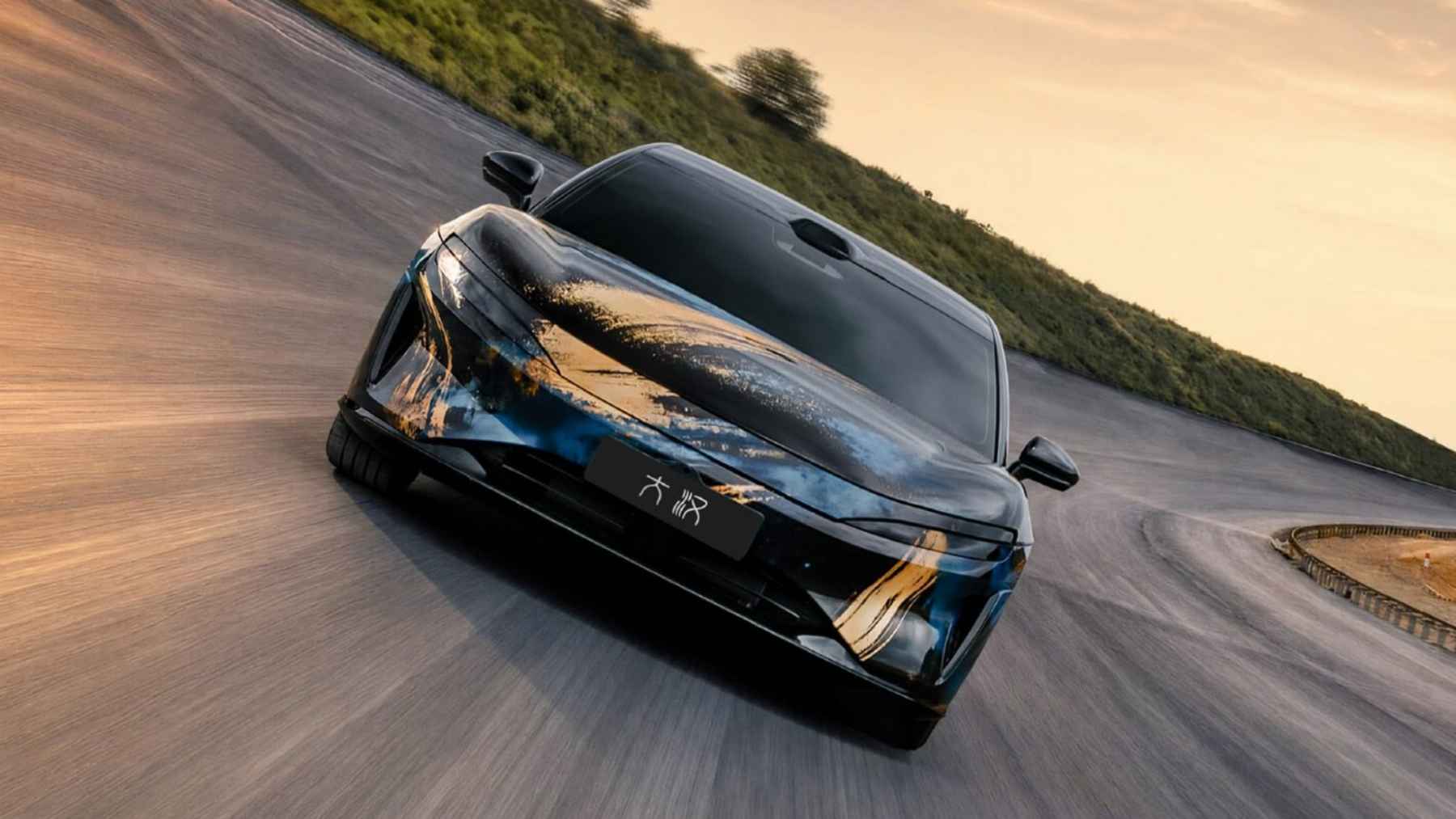 BYD nos muestra el aspecto del Han 9, un sedan PHEV o EV con hasta 1.008 km de autonomía, con LiDAR y que llega plagado de lujo